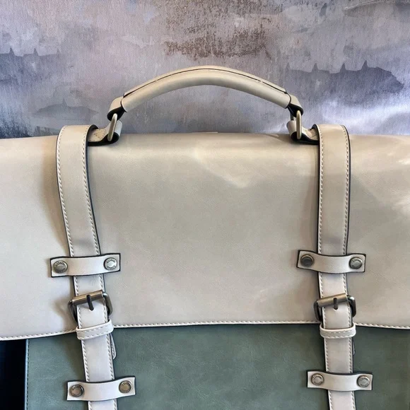 Classic Cream and Green Leather Briefcase - Picture 5 of 15